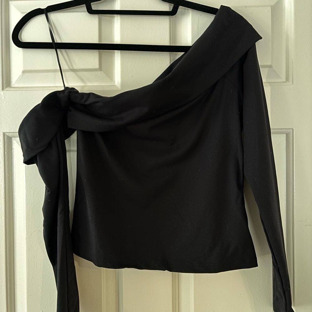 Abercrombie & Fitch Asymmetrical Black Off-Shoulder Blouse